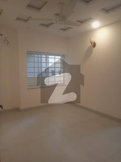 1 kanal upper portion 4 bed 4 bath for rent in dha phase Islb