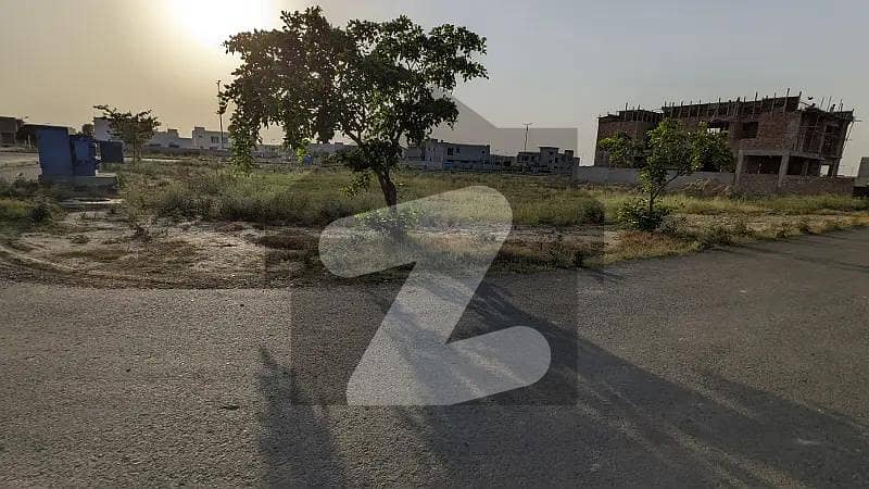 ڈی ایچ اے فیز 7 - بلاک یو فیز 7,ڈیفنس (ڈی ایچ اے),لاہور میں 4 کنال رہائشی پلاٹ 11.75 کروڑ میں برائے فروخت۔