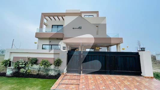 100% Original Pictures. . . 10 Marla Like Brand New Double Unit Un Furnished Luxury Modern Design House For Sale In DHA Ph 7 | Near By Park And McDonald'S