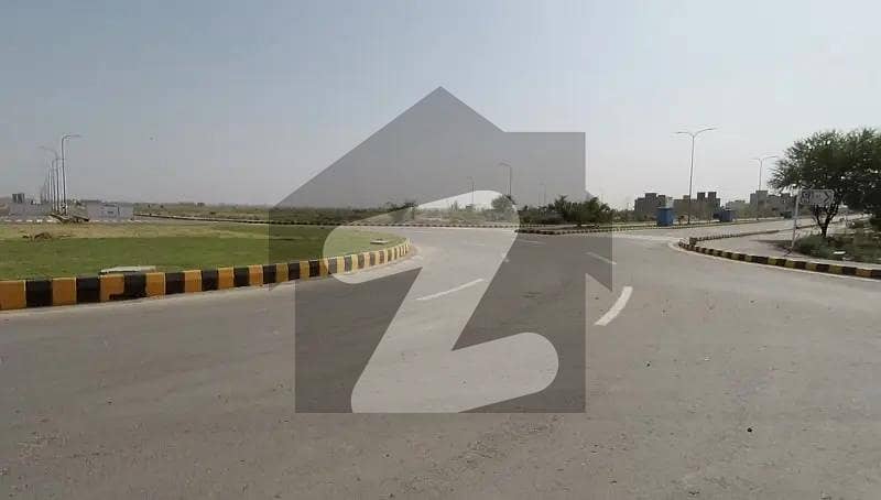 ڈی ایچ اے فیز 7 - بلاک ڈبلیو فیز 7,ڈیفنس (ڈی ایچ اے),لاہور میں 3 کنال رہائشی پلاٹ 10.5 کروڑ میں برائے فروخت۔