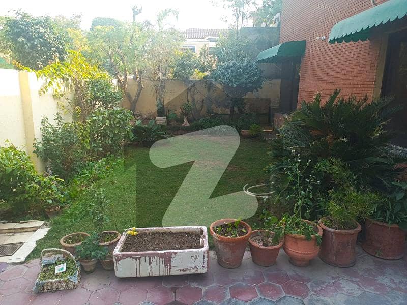 ڈی ایچ اے فیز 1 ڈیفنس (ڈی ایچ اے),لاہور میں 5 کمروں کا 1 کنال مکان 1.7 لاکھ میں کرایہ پر دستیاب ہے۔