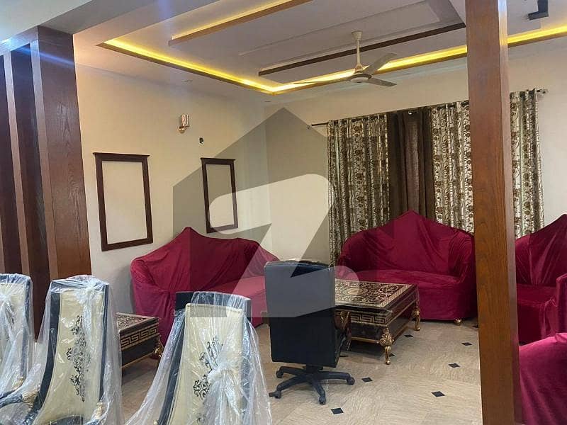 پی آئی اے ہاؤسنگ سکیم لاہور میں 5 کمروں کا 1 کنال مکان 3.0 لاکھ میں کرایہ پر دستیاب ہے۔