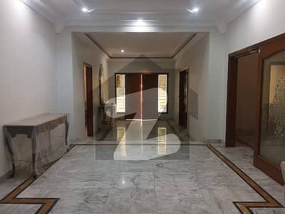 1000 YARDS 6 BEDROOM LAVISH HOUSE / BUNGALOW FOR RENT THE MOST PRIME LOCATION OF DHA PHASE 6 DEFENCE KARACHI