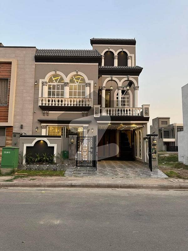 5 MARLA BEAUTIFUL LAVISH HOUSE LOOKING FOR A NEW OWNER IN BAHRIA TOWNLAHORE