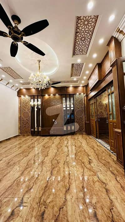 آرکیٹیکٹس انجنیئرز ہاؤسنگ سوسائٹی لاہور میں 7 کمروں کا 1 کنال مکان 5.95 کروڑ میں برائے فروخت۔