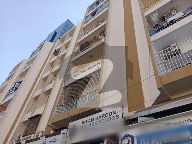 کلفٹن ۔ بلاک 7 کلفٹن,کراچی میں 3 کمروں کا 8 مرلہ فلیٹ 4.0 کروڑ میں برائے فروخت۔