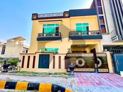 8 MARLA LUXURY BRAND NEW CORNER HOUSE FOR SALE F-17 ISLAMABAD ALL FACILITY AVAILABLE CDA APPROVED SECTOR