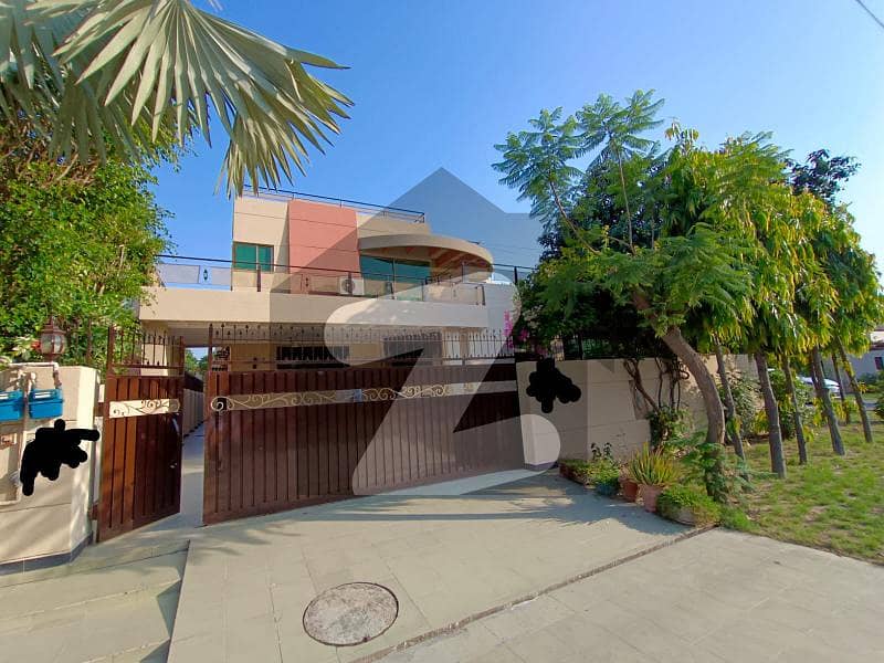 Hot Deal !! 1 Kanal Beautiful Bungalow with 6 Bedrooms For Rent In DHA Phase 4 |