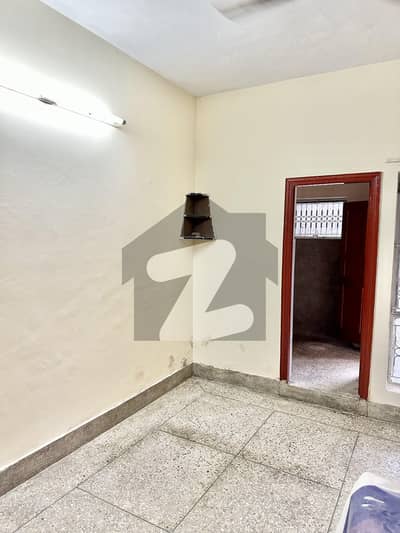 گلبرگ پشاور میں 3 کمروں کا 5 مرلہ مکان 2.1 کروڑ میں برائے فروخت۔
