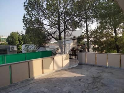 444 SY 4 Bedrooms House For Rent In F-6, Islamabad.