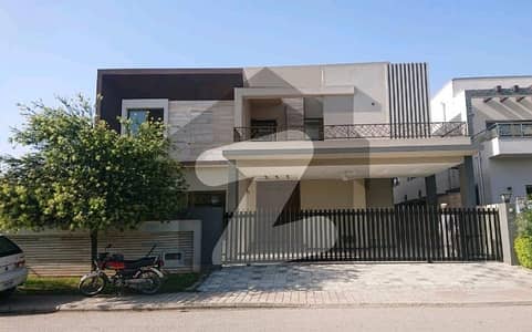 In DHA Phase 2 - Sector D Commercial Area House For sale Sized 1 Kanal