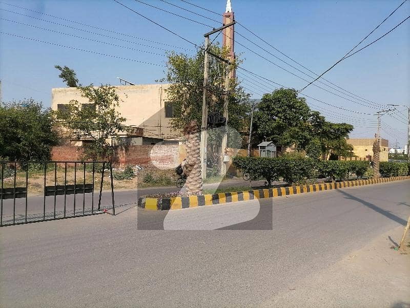 پنجاب سمال انڈسٹریز کالونی لاہور میں 1 کنال رہائشی پلاٹ 2.8 کروڑ میں برائے فروخت۔