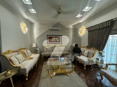 ڈی ایچ اے فیز 4 ڈیفنس (ڈی ایچ اے),لاہور میں 6 کمروں کا 1 کنال مکان 8.5 کروڑ میں برائے فروخت۔