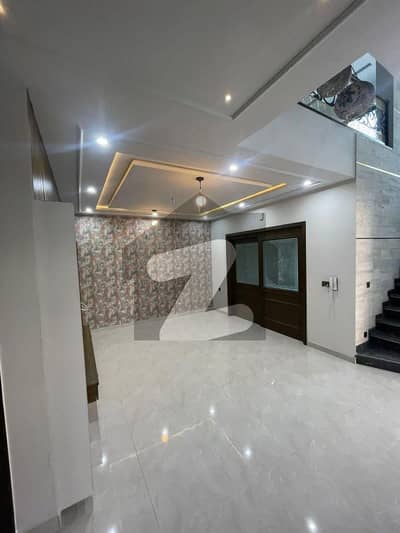 ماڈل سٹی ون کینال روڈ,فیصل آباد میں 5 کمروں کا 7 مرلہ مکان 3.25 کروڑ میں برائے فروخت۔