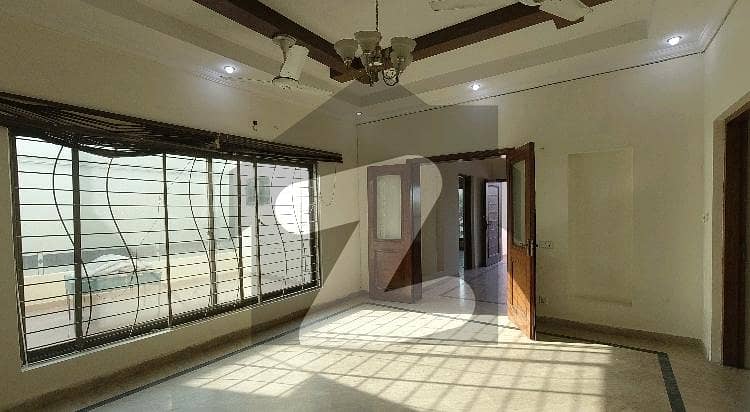 Centrally Located Upper Portion For rent In Gulberg Available
