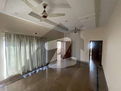 1 Kanal Upper Portion With 3 Bedrooms Attached Washroom With Separate Entrance Available For Rent In DHA Phase 6 Sector E