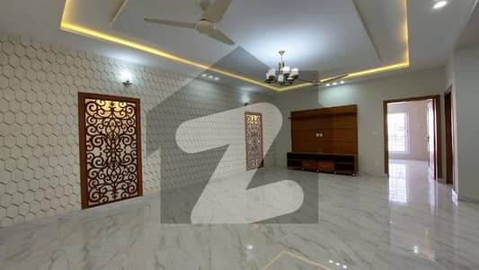 10 Marla Beautiful House For Rent in Bahria Town Phase 8 Overseas block