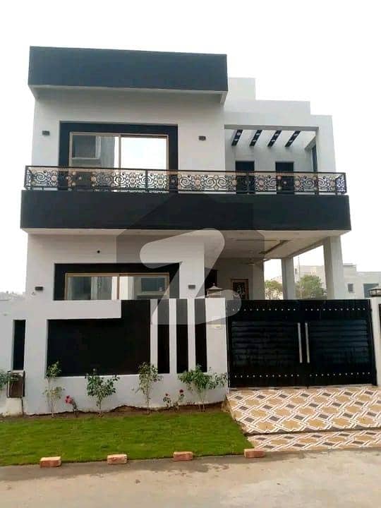 5 Marla luxury New House for rent in Dha phase 9 Town