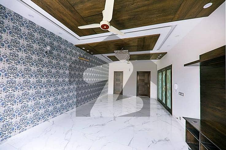 ڈی ایچ اے فیز 6 ڈیفنس (ڈی ایچ اے),لاہور میں 3 کمروں کا 7 مرلہ مکان 3.85 کروڑ میں برائے فروخت۔