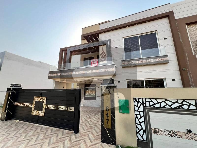 بحریہ آرچرڈ لاہور میں 5 کمروں کا 10 مرلہ مکان 3.7 کروڑ میں برائے فروخت۔