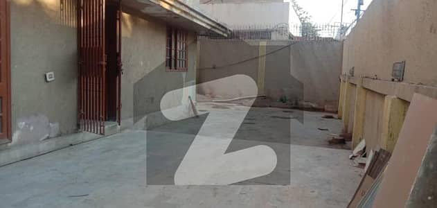 طارق روڈ کراچی میں 11 کمروں کا 1 کنال مکان 4.75 لاکھ میں کرایہ پر دستیاب ہے۔