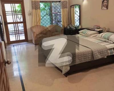 کلفٹن کراچی میں 3 کمروں کا 11 مرلہ زیریں پورشن 5.0 کروڑ میں برائے فروخت۔