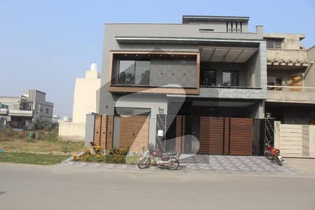 10 Marla Perfect Location Brand New House For Sale - D Block - Jubilee Town Lahore