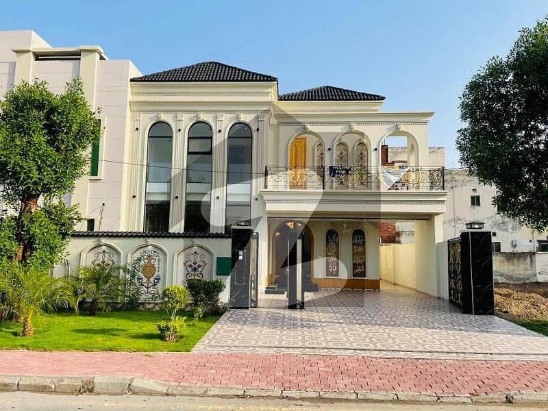 10 Marla Full house for rent in Overseas B Bahria Town Lahore