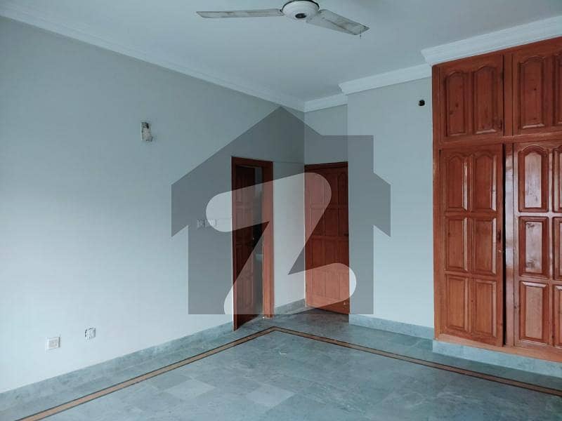 آئی ۔ 8 اسلام آباد میں 6 کمروں کا 14 مرلہ مکان 10.5 کروڑ میں برائے فروخت۔