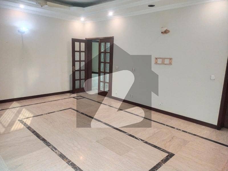 1 kanal upper portion available for rent in DHA Phase 4 AA Block, Lahore