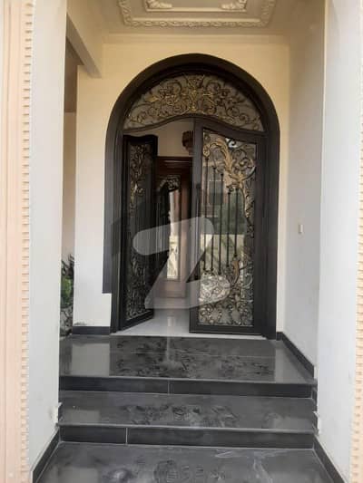1 Kanal Single Story Furnished House with Gas For Rent in H Block LDA Avenue Society Lahore