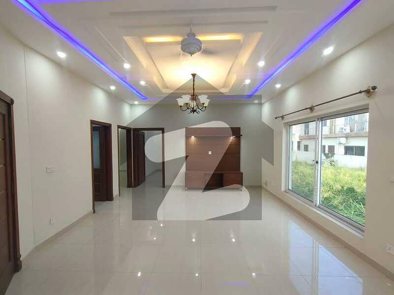 STUNNING 10 MARLA GROUND PORTION FOR RENT