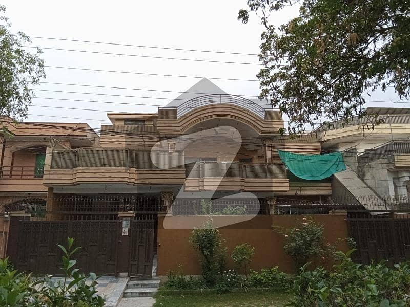 One Kanal House in Hayatabad , Phase 04 , near Hayatabad Medical Complex