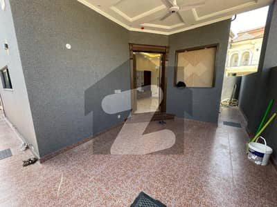 10 MARLA Beautiful House For Rent in DHA Lahore.