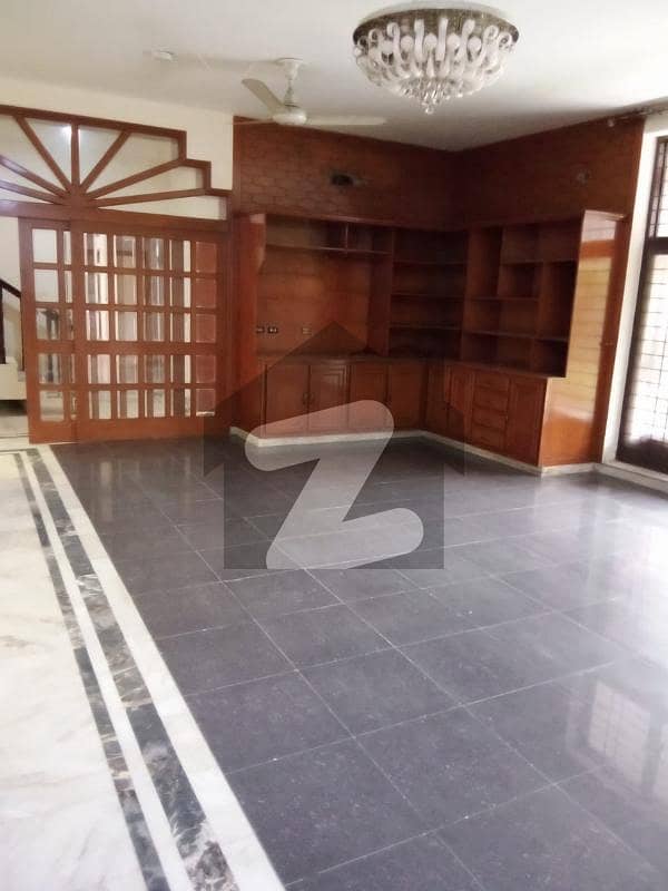 6 Kanal Spacious House Is Available In Model Town For Sale