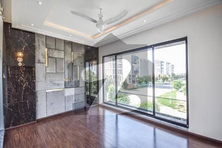 Dha Luxuary Kanal House For Sale Outstanding Location