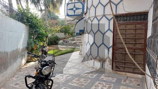 گلشنِ اقبال ٹاؤن کراچی میں 6 کمروں کا 13 مرلہ مکان 6.5 کروڑ میں برائے فروخت۔