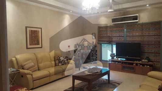 KANAL RENOVATD BUNGALOW IN DHA PHASE 1 NEW DEFENCE CLUB