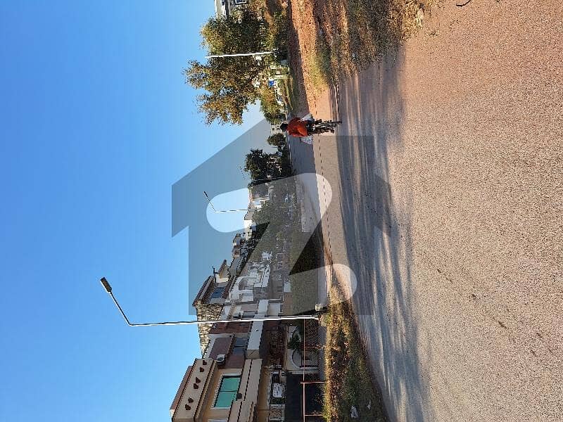 Residential plot 40x80 street#38 street corner 100% level solid land tarnol face 40 feet wide road ready to construct prime location available for sale in G-14/4