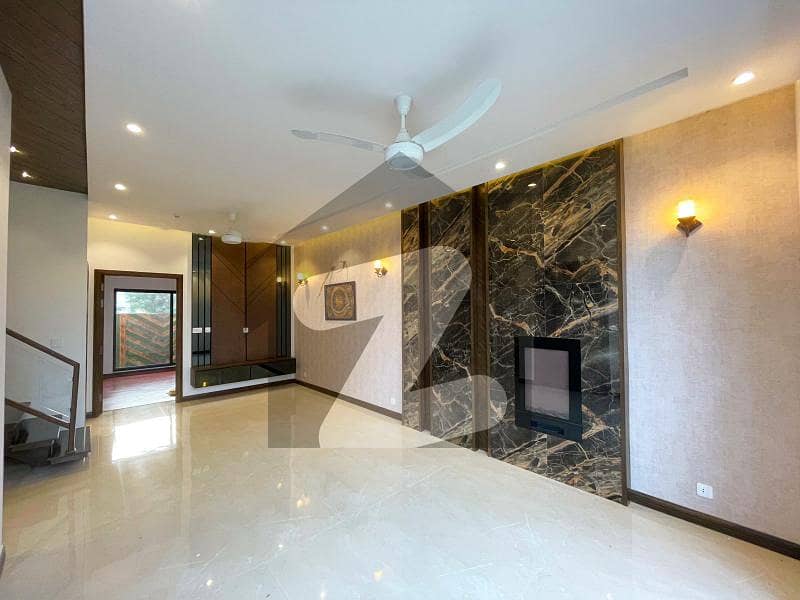 ڈی ایچ اے 9 ٹاؤن ڈیفنس (ڈی ایچ اے),لاہور میں 5 کمروں کا 5 مرلہ مکان 3.2 کروڑ میں برائے فروخت۔