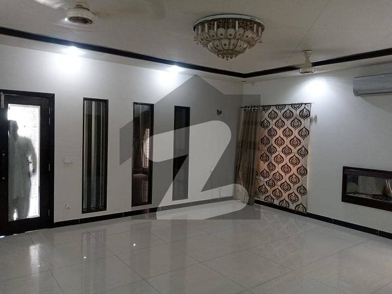 ڈی ایچ اے فیز 6 ڈیفنس (ڈی ایچ اے),لاہور میں 4 کمروں کا 10 مرلہ مکان 4.3 کروڑ میں برائے فروخت۔