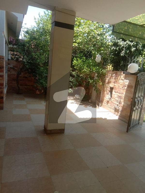 10 Marla Used Hot House For Sale In Sector B Bahria Town