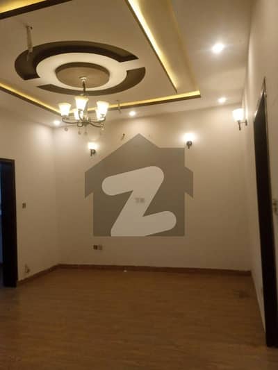 لیک سٹی ۔ سیکٹرایم ۔ 7 لیک سٹی,رائیونڈ روڈ,لاہور میں 4 کمروں کا 5 مرلہ مکان 75.0 ہزار میں کرایہ پر دستیاب ہے۔