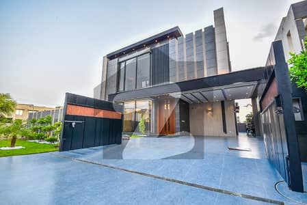 10 MARLA MODERN DESIGN HOUSE FOR SALE NEAR PARK IN DHA 7 LAHORE