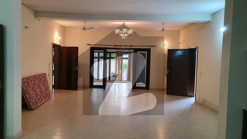 4 Kanal Beautiful House Available For School Near KFC MM ALAM Road