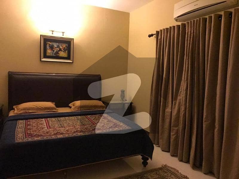 باتھ آئی لینڈ کراچی میں 4 کمروں کا 10 مرلہ مکان 7.5 کروڑ میں برائے فروخت۔