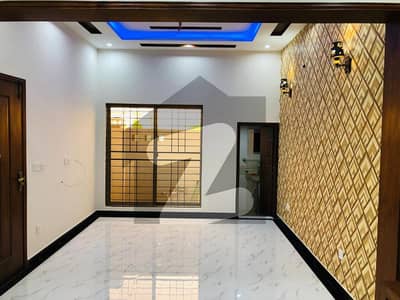 4 BEDS, 10 MARLA PRIME LOCATION HOUSE AVAILABLE FOR RENT IN DHA PHASE 4