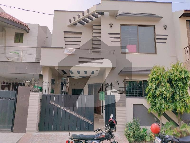 5 Marla Ultra Modern House Available For Rent