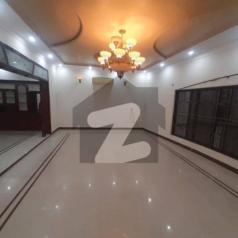 جوہر ٹاؤن لاہور میں 7 کمروں کا 1 کنال دفتر 2.6 لاکھ میں کرایہ پر دستیاب ہے۔
