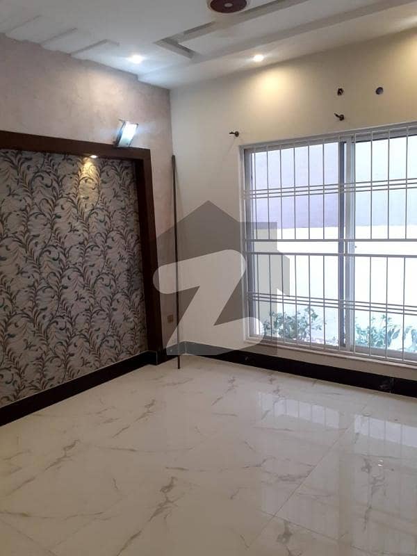 5 Marla Commercial Flat For Rent In Paragon City
